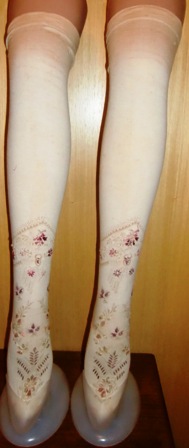 xxM269M 1880s embroidered cotton stockings